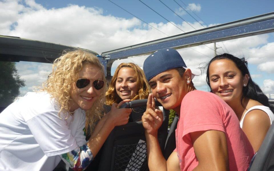 Gita scolastica nel centro città a Curitiba. Io sono con alcuni dei miei allievi sull'autobus panoramico.