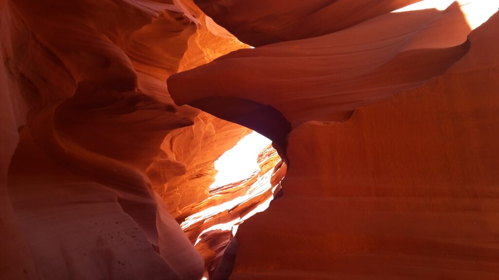 Road Trip in Arizona: vista ravvicinata dell'Antelope o Slot Canyon, una gola stretta e profonda.